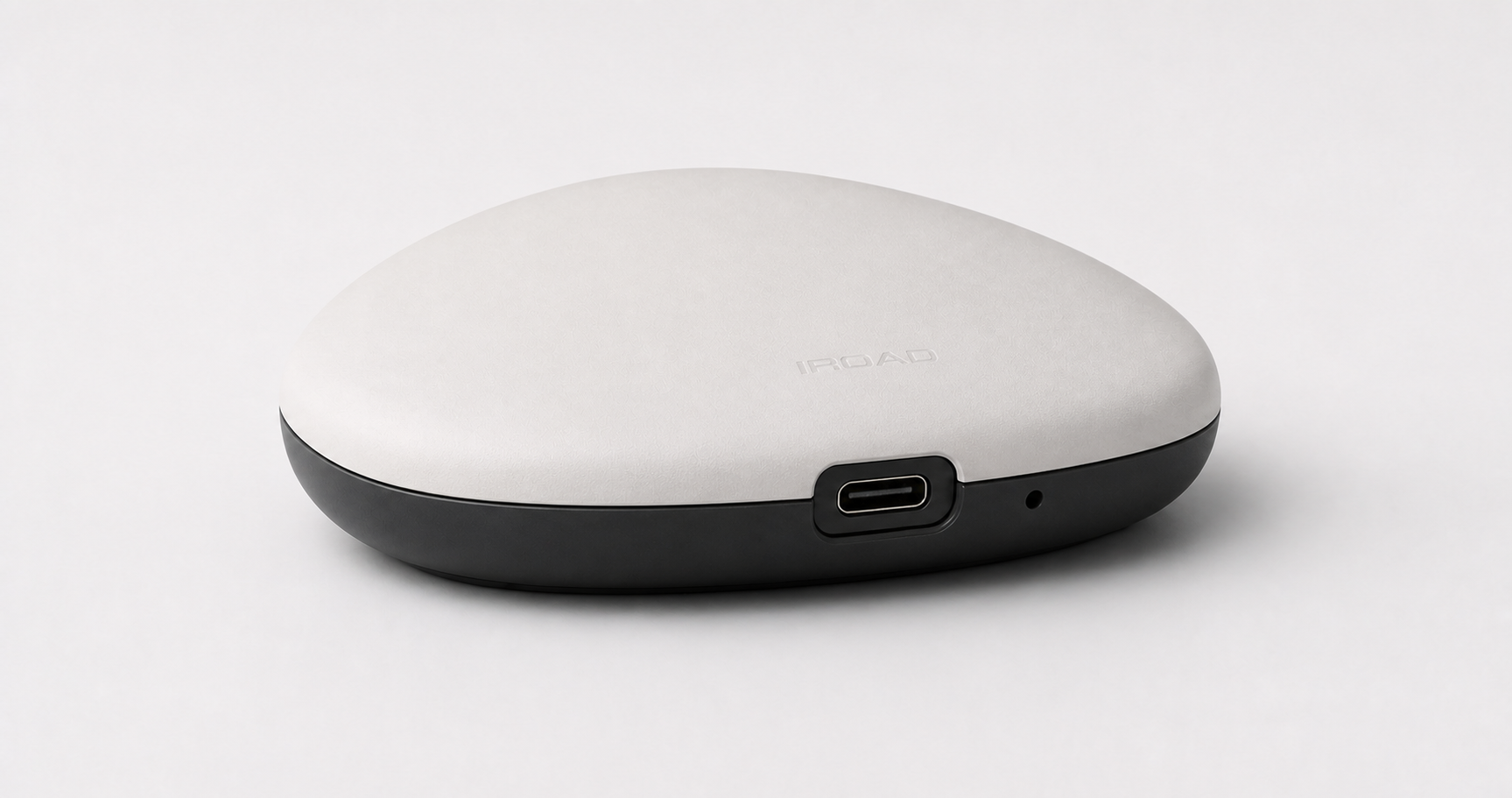 نمای پشت IR Remote HTS سفید و مشکی نوراهوم و درگاه USB Type-C